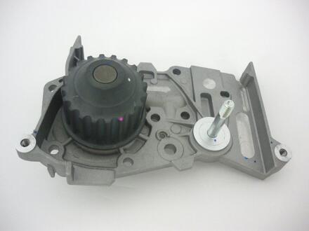 Насос водяний RENAULT CLIO, KANGOO, MEGANE GMB GWR-15A